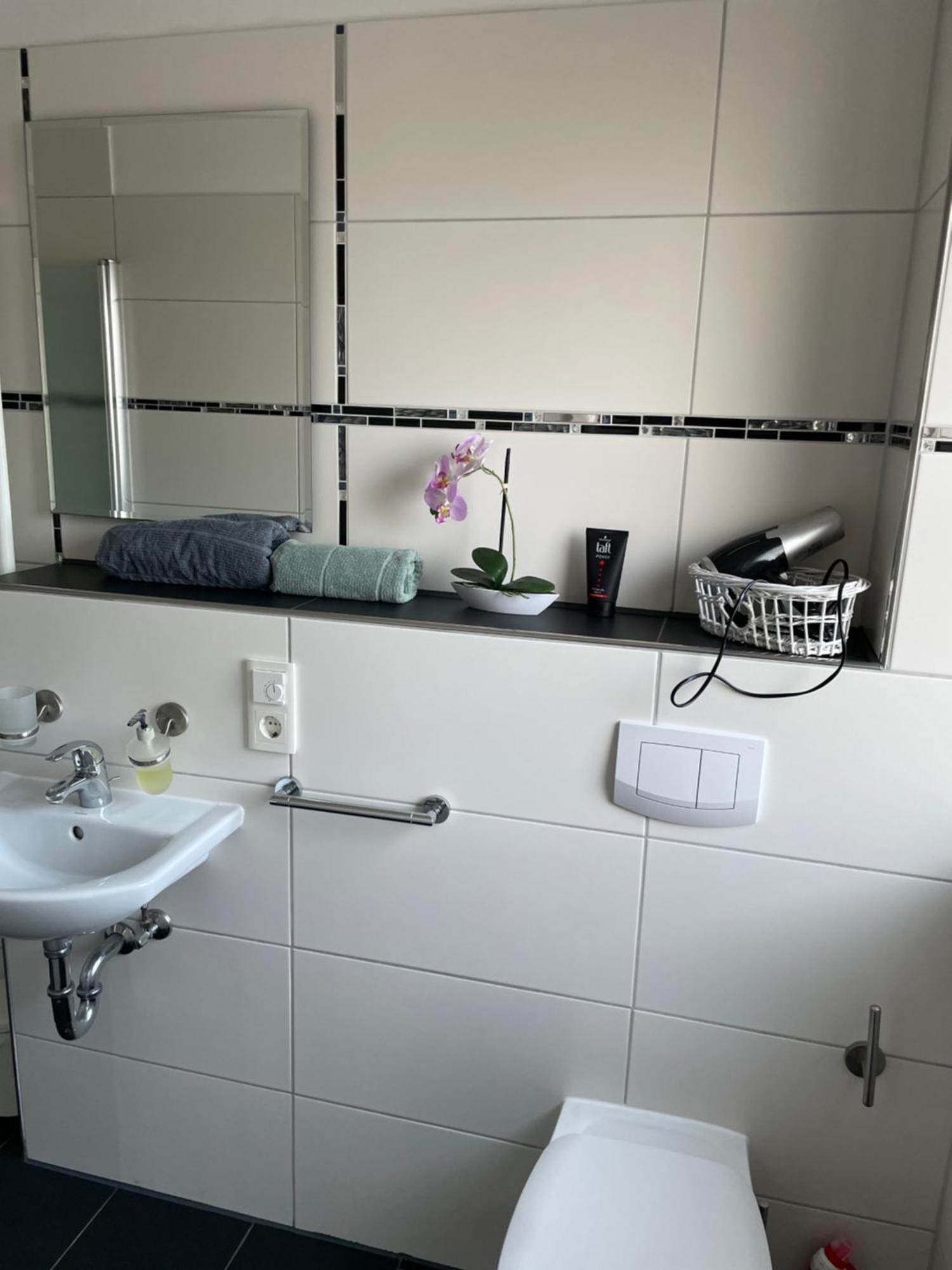 Ferienwohnung Mit Fussbodenheizung Nahe Messe, Gratis Parkplatz Und Abstellplatz E - Bike Hannover Exteriör bild